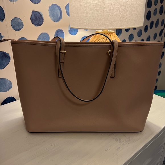 Micheal Kors Baby Soft pink large tote with gold hardware zipper - Picture 12 of 14